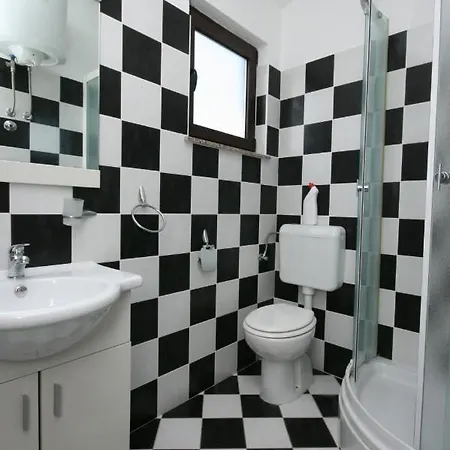 公寓 By The Sea Mandre, Pag - 6457 *